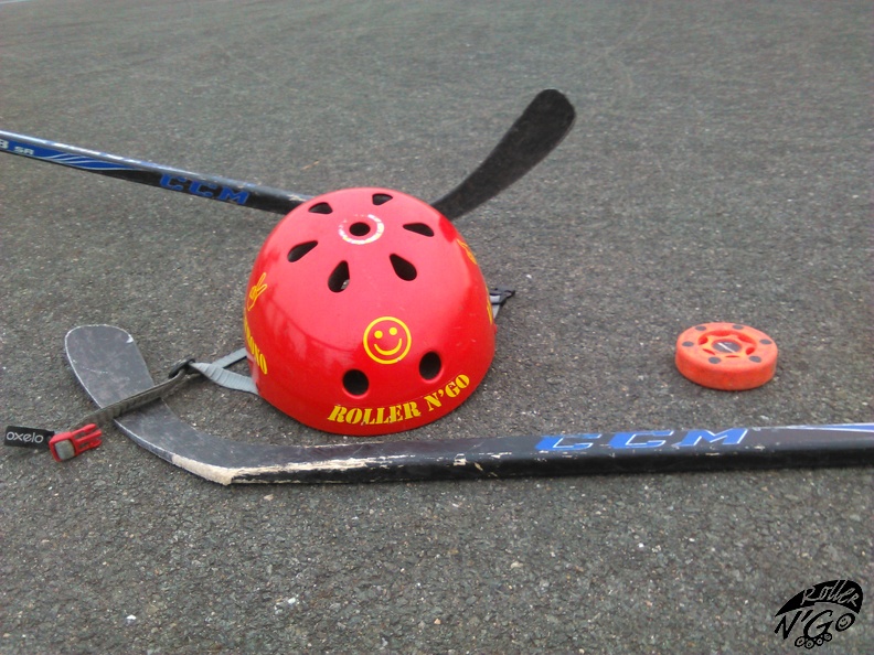 Photo hockey casque rouge.jpg